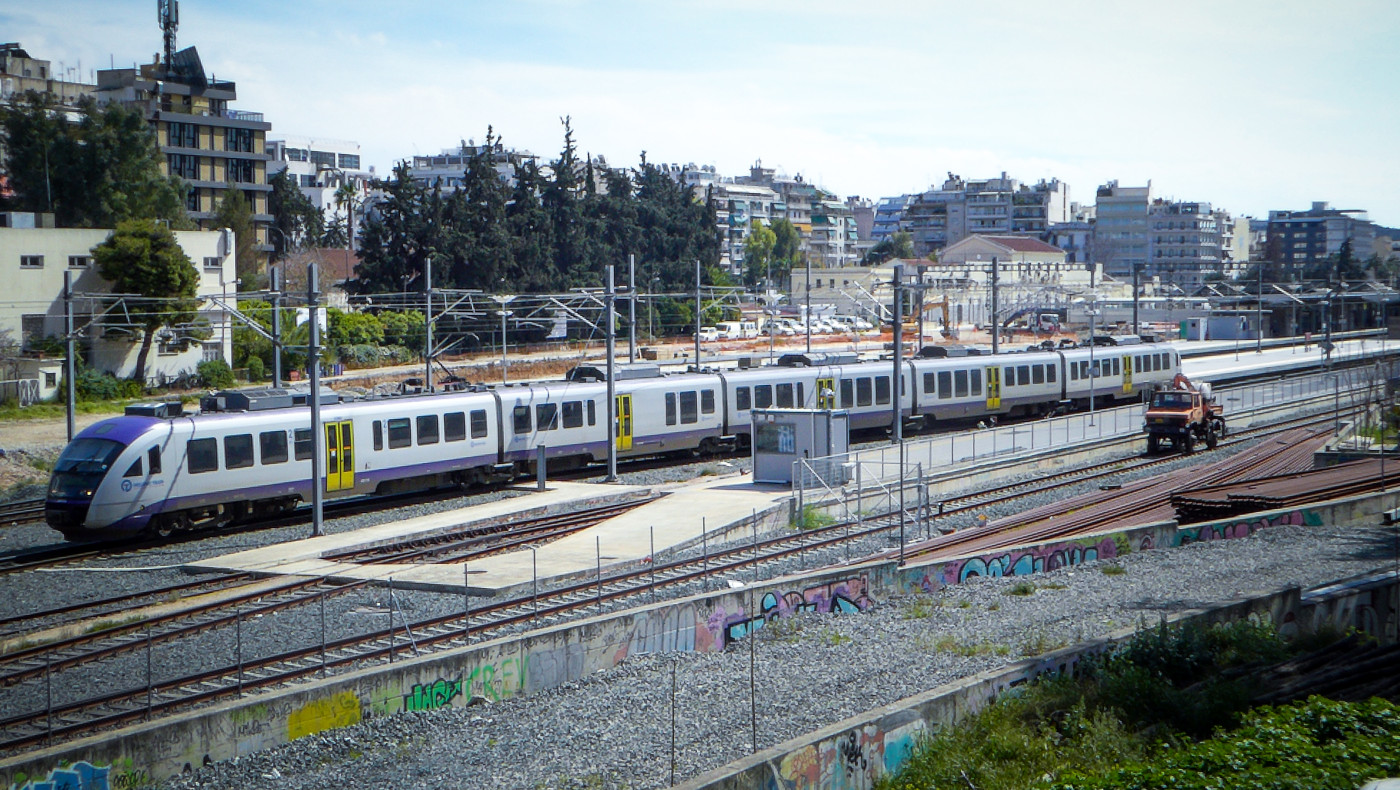 Τρένο προσέκρουσε σε πεσμένα δέντρα κοντά στις Αφίδνες!
