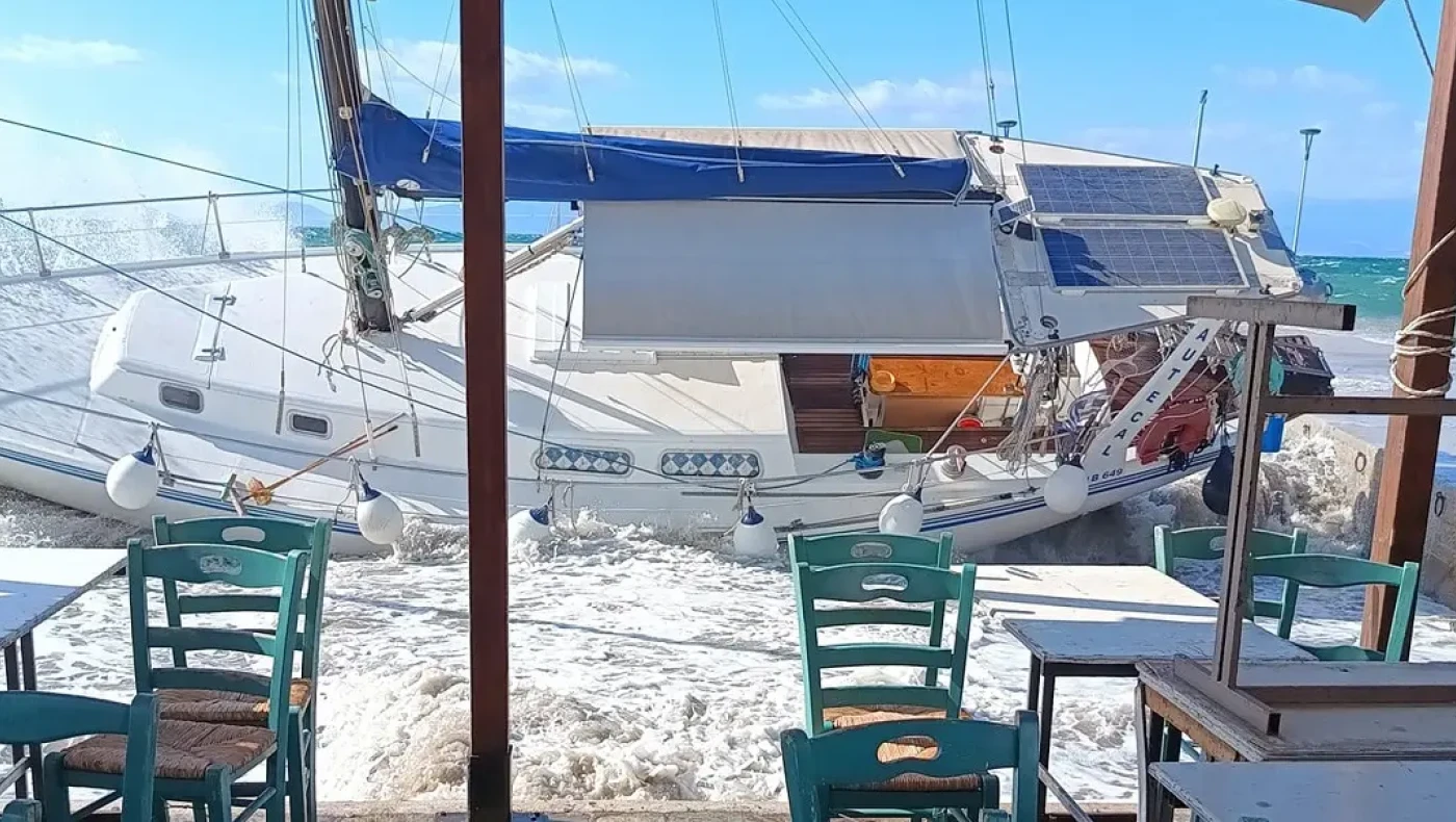 Βόλος: Σφοδροί άνεμοι έβγαλαν σκάφη στη στεριά (pics)