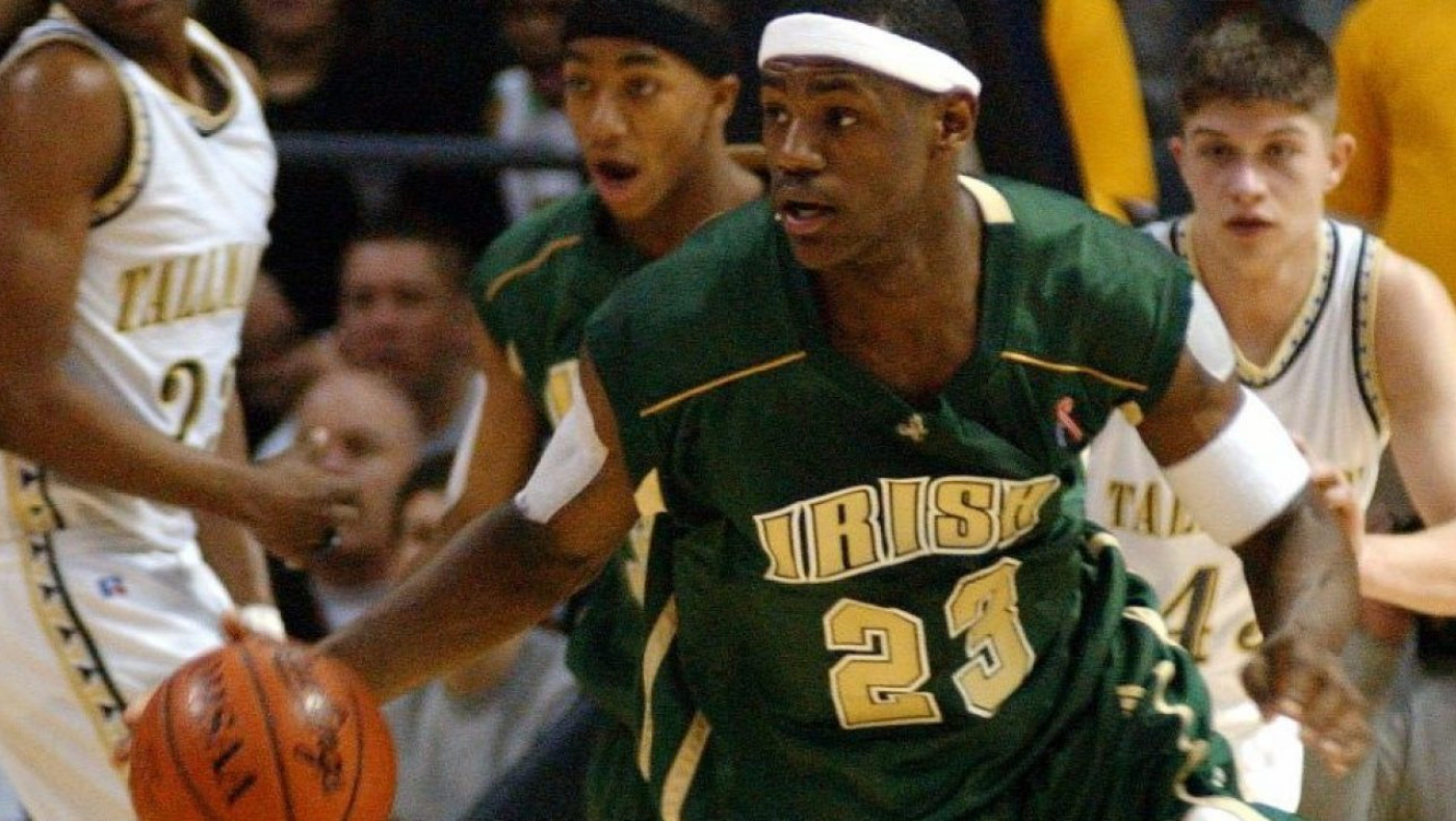 ΛεΜπρόν Τζέιμς: Φανέλα του από το... γυμνάσιο πουλήθηκε για αστρονομικό ποσό!