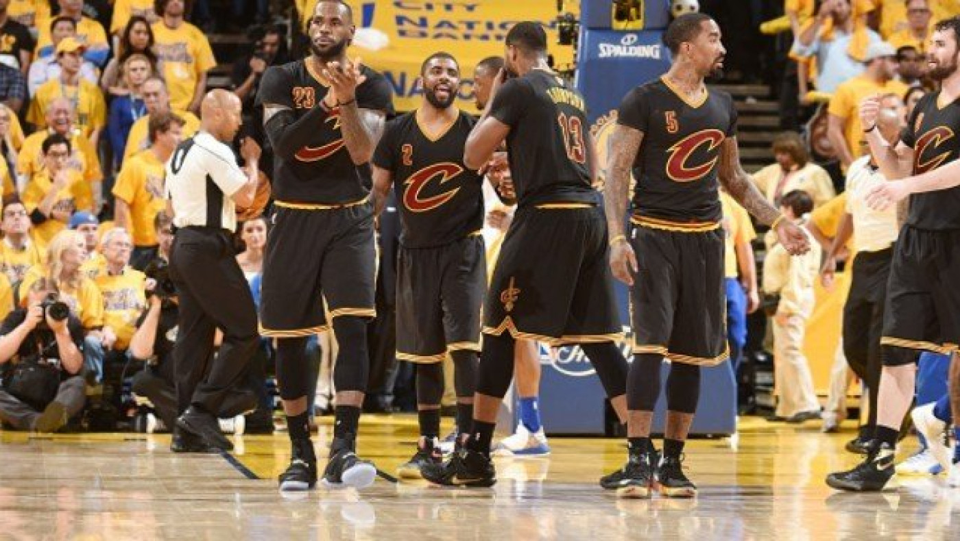 Μαγεία από Λεμπρόν, Ιρβινγκ και αναβολή της «στέψης» (video)