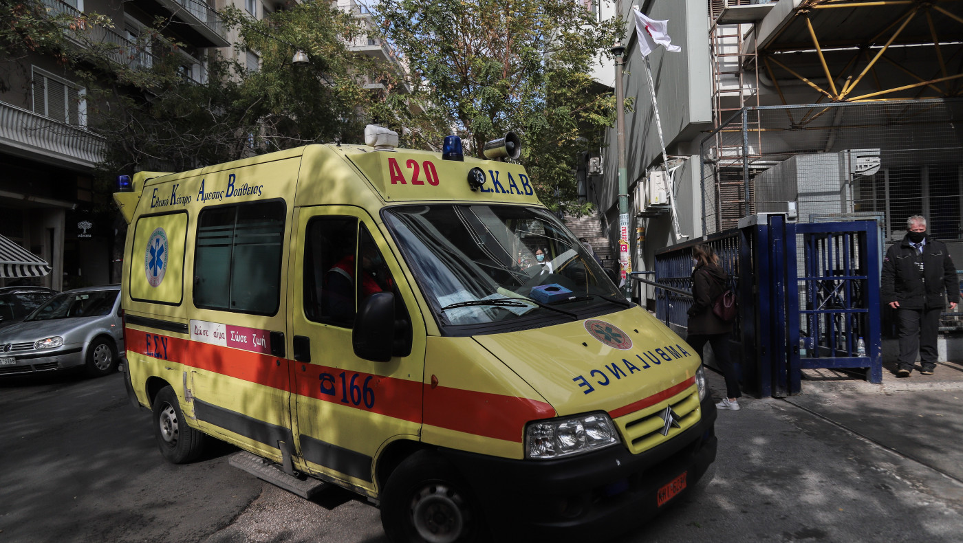 Άγιοι Ανάργυροι: Σοβάς έπεσε από μπαλκόνι και τραυμάτισε 15χρονη
