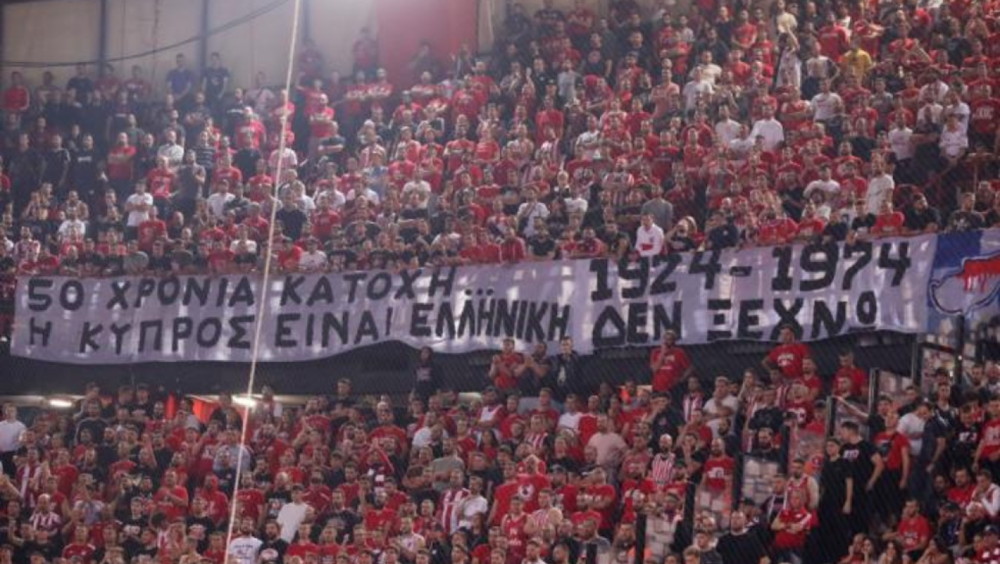 Άγριο κράξιμο από τους Κύπριους για το πανό στο ΣΕΦ: «Τραγικό λάθος, ντροπιαστικό!»