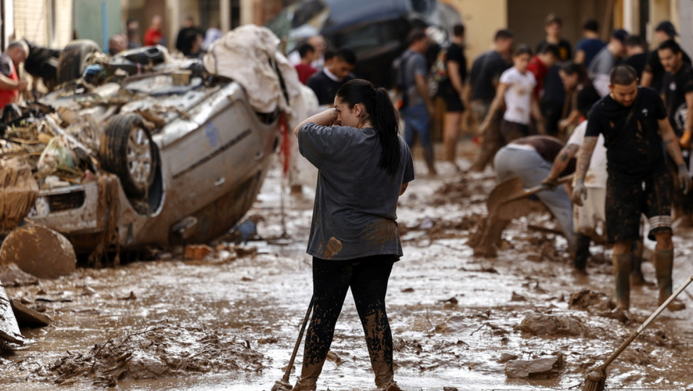 Πνίγεται (και) η Βαρκελώνη από τις φονικές καταιγίδες