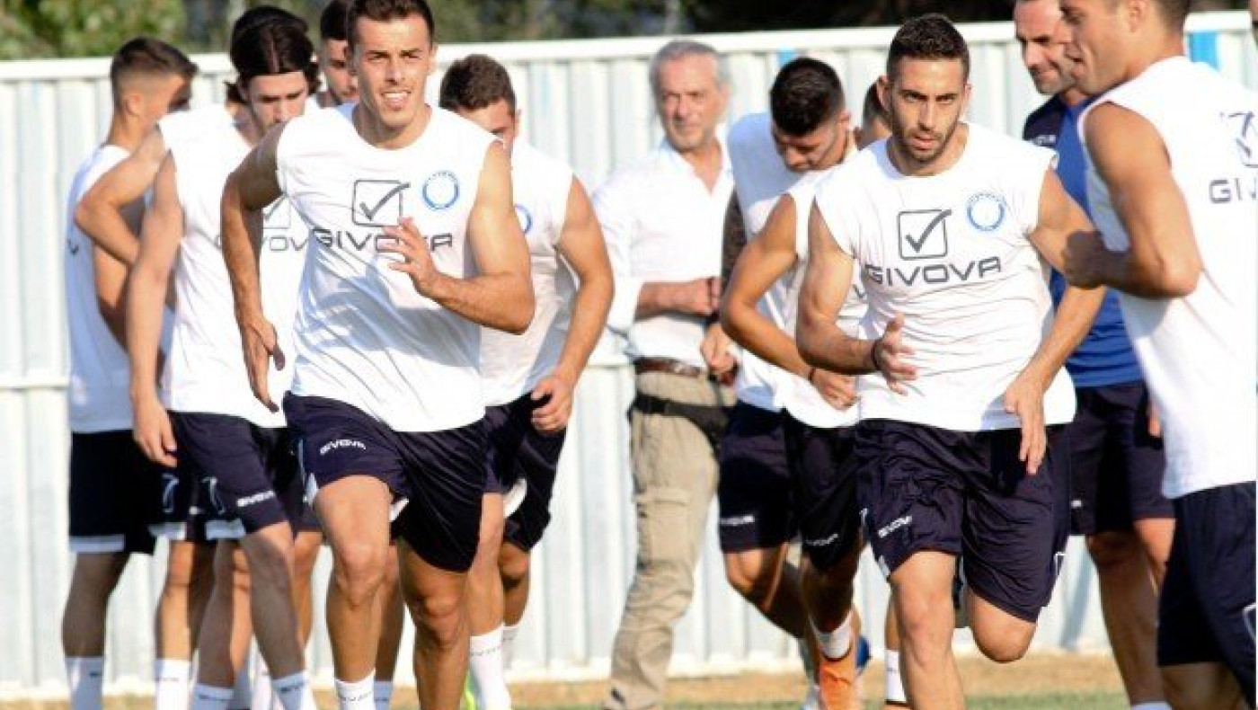 Οριστικοποιεί την προετοιμασία       στην Ολλανδία
