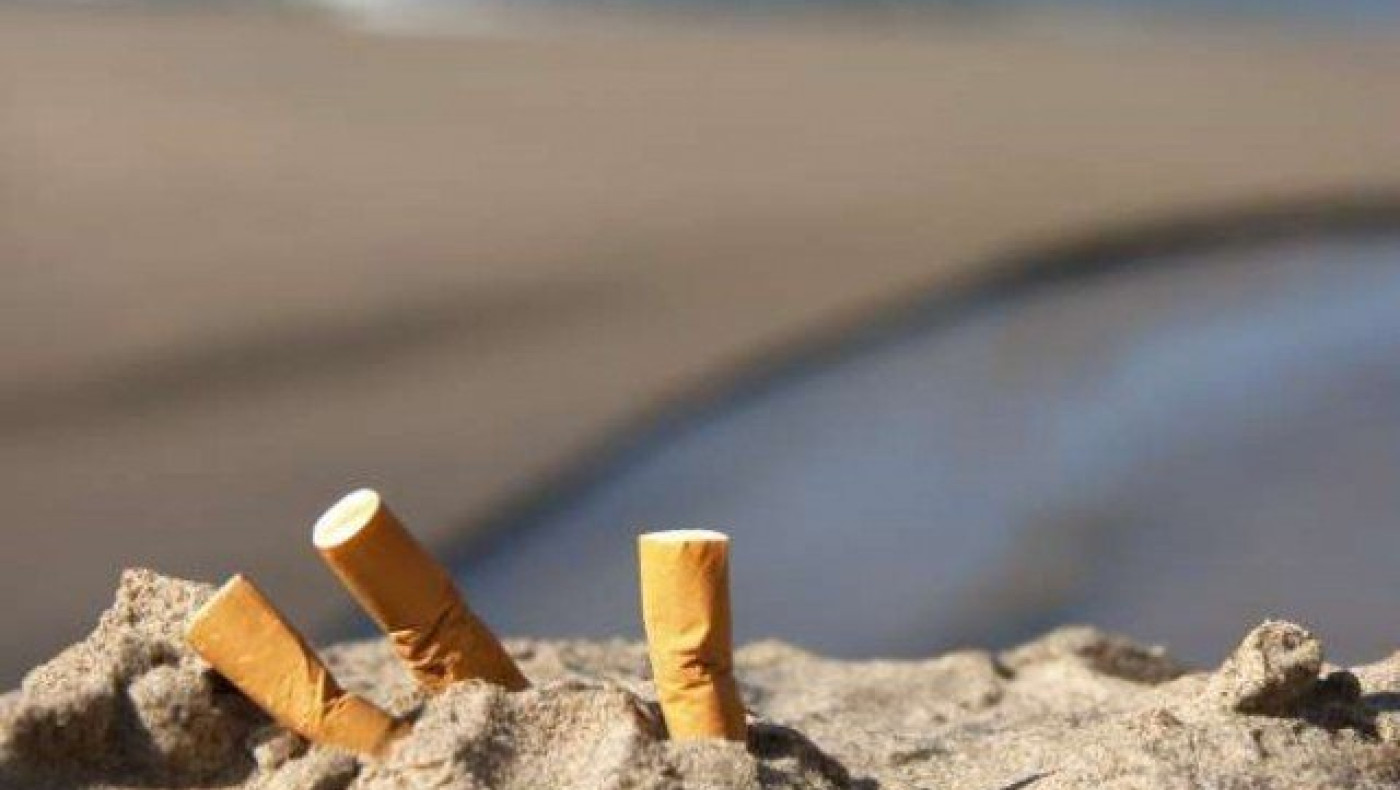 Το κάπνισμα βλάπτει σοβαρά & την παραλία - Οι κίνδυνοι των αποτσίγαρων