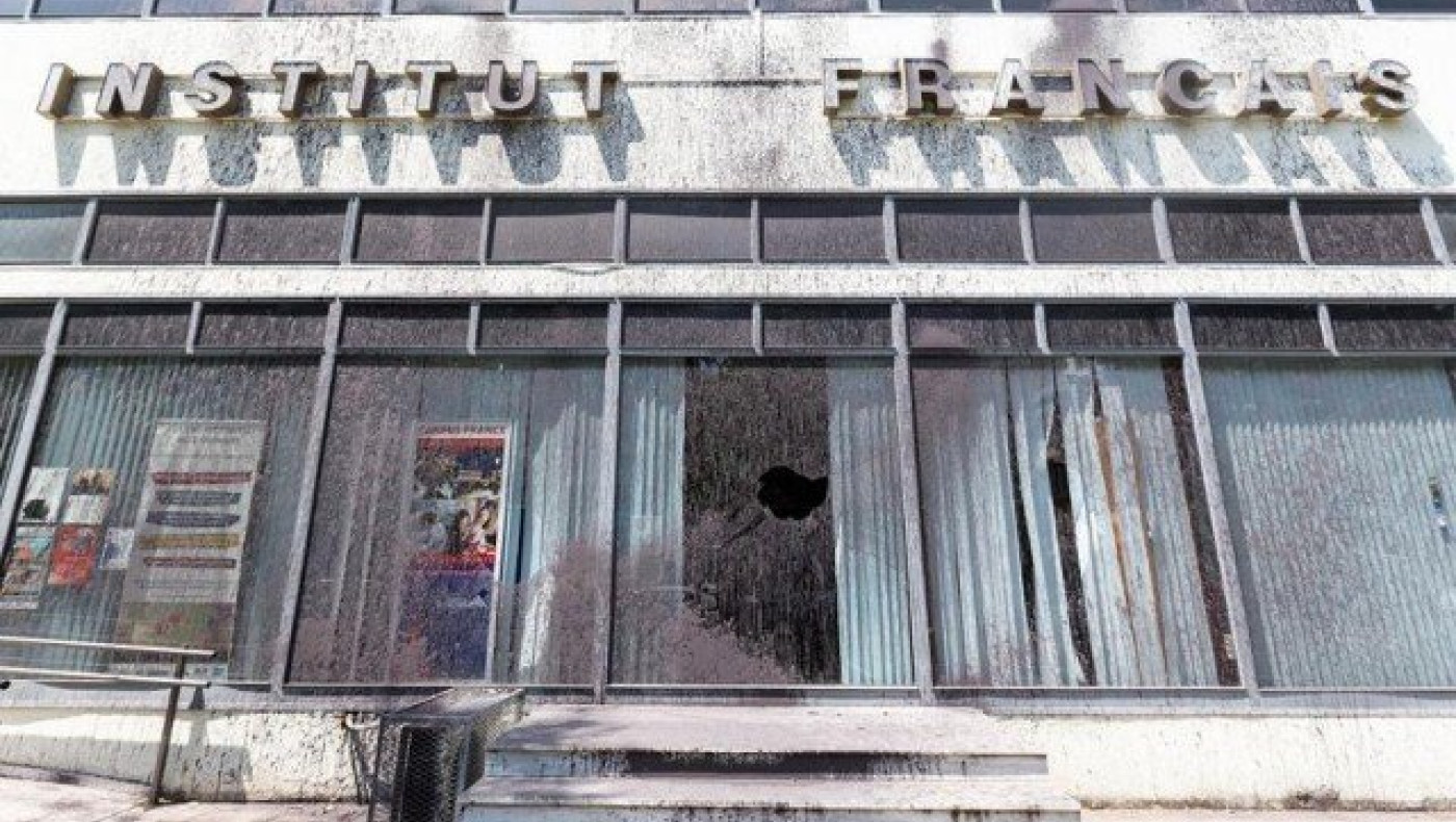 Θεσσαλονίκη: Επίθεση αγνώστων με ρόπαλα στο Γαλλικό Ινστιτούτο (ΦΩΤΟ)