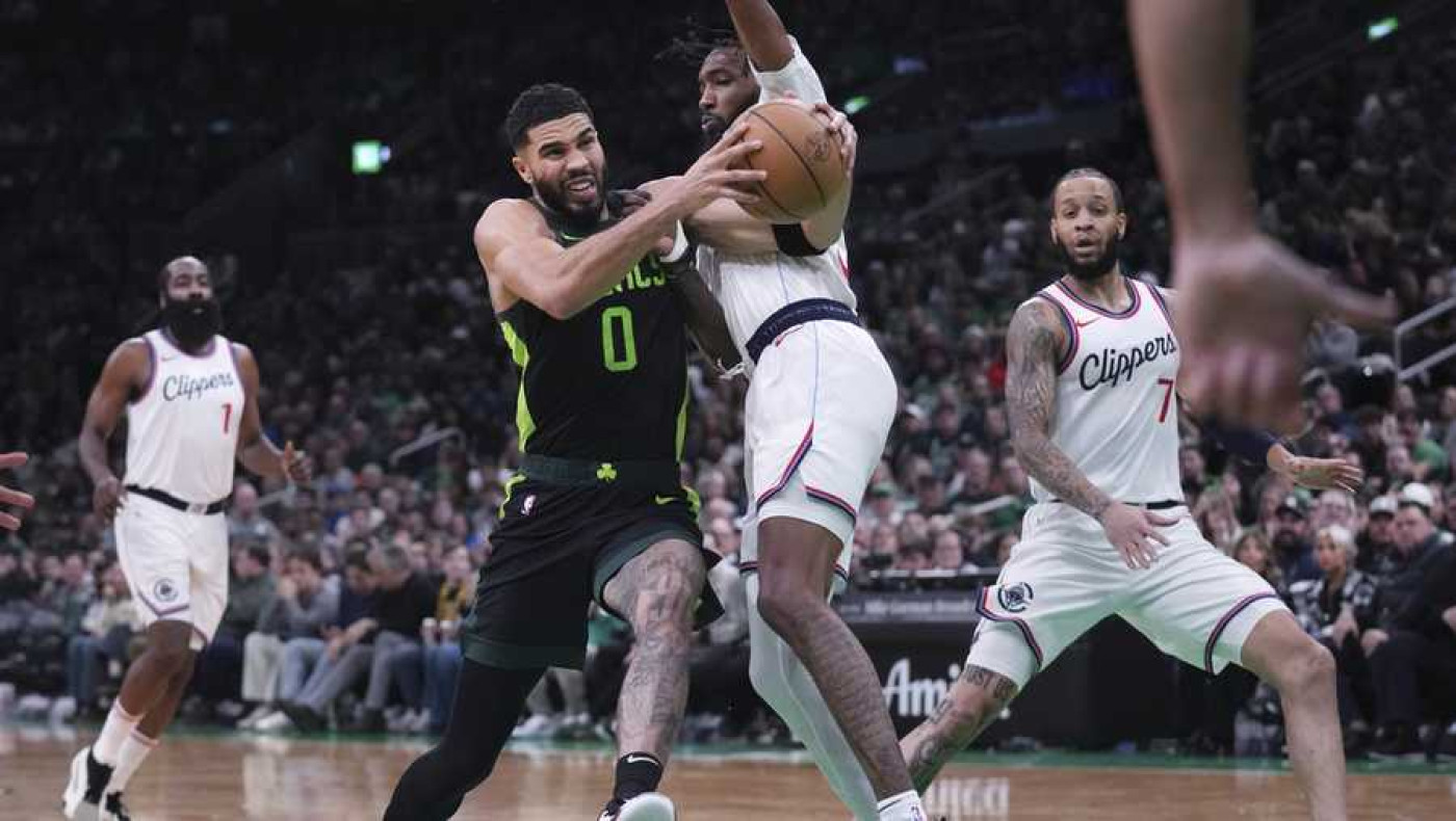 NBA: Εμφατική νίκη των Νικς, σάρωσαν οι Σέλτικς με Πορζίνγκις