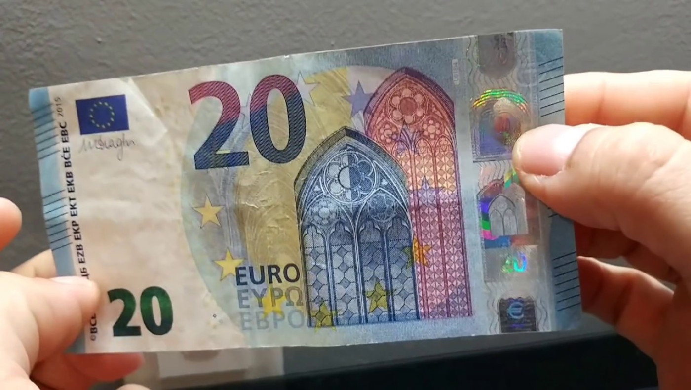 Έκανε ανάληψη πλαστού χαρτονομίσματος από ATM-Η απίστευτη απάντηση από την τράπεζα!