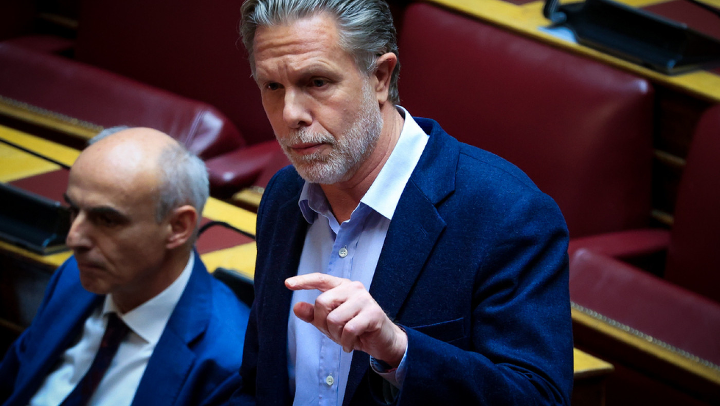 Παραδοχή Γερουλάνου: «Ήταν λάθος που έμεινε κενή η καρέκλα στην κηδεία του Σαββόπουλου»