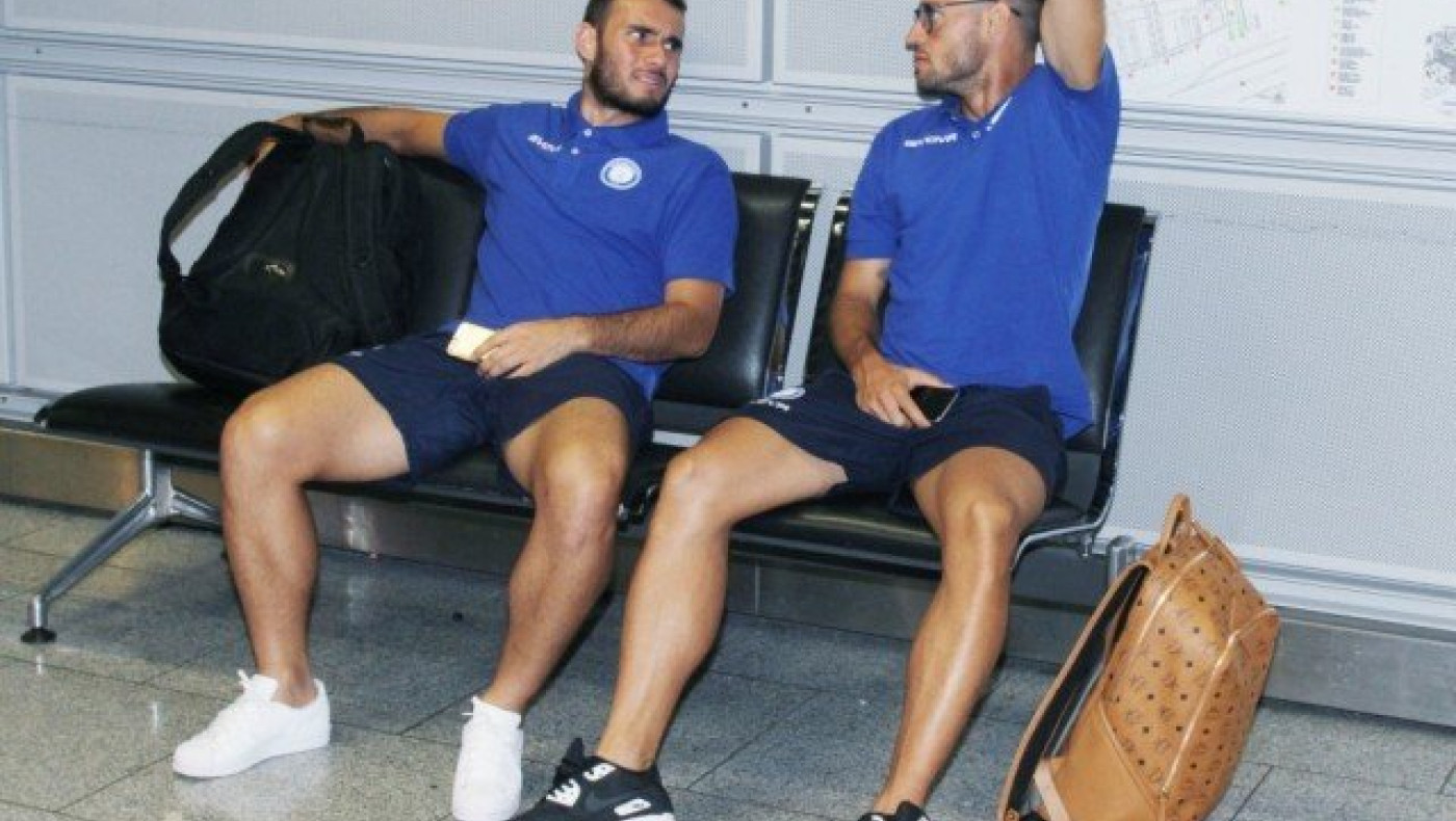 Τα…     αυτοκόλλητα          κυανόλευκα      δίδυμα