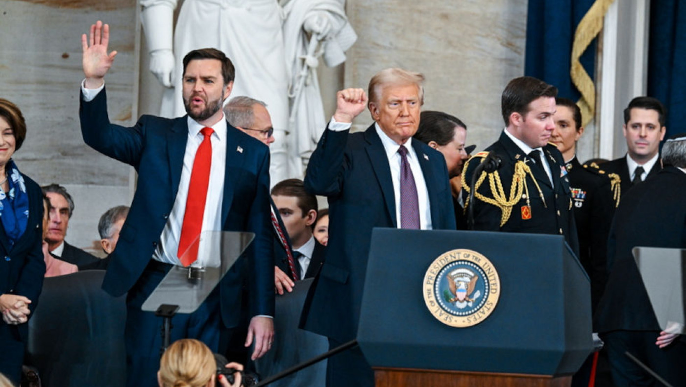 Τι γίνεται στις ΗΠΑ; Και ο Τραμπ στη συνάντηση με τους 800 στρατηγούς