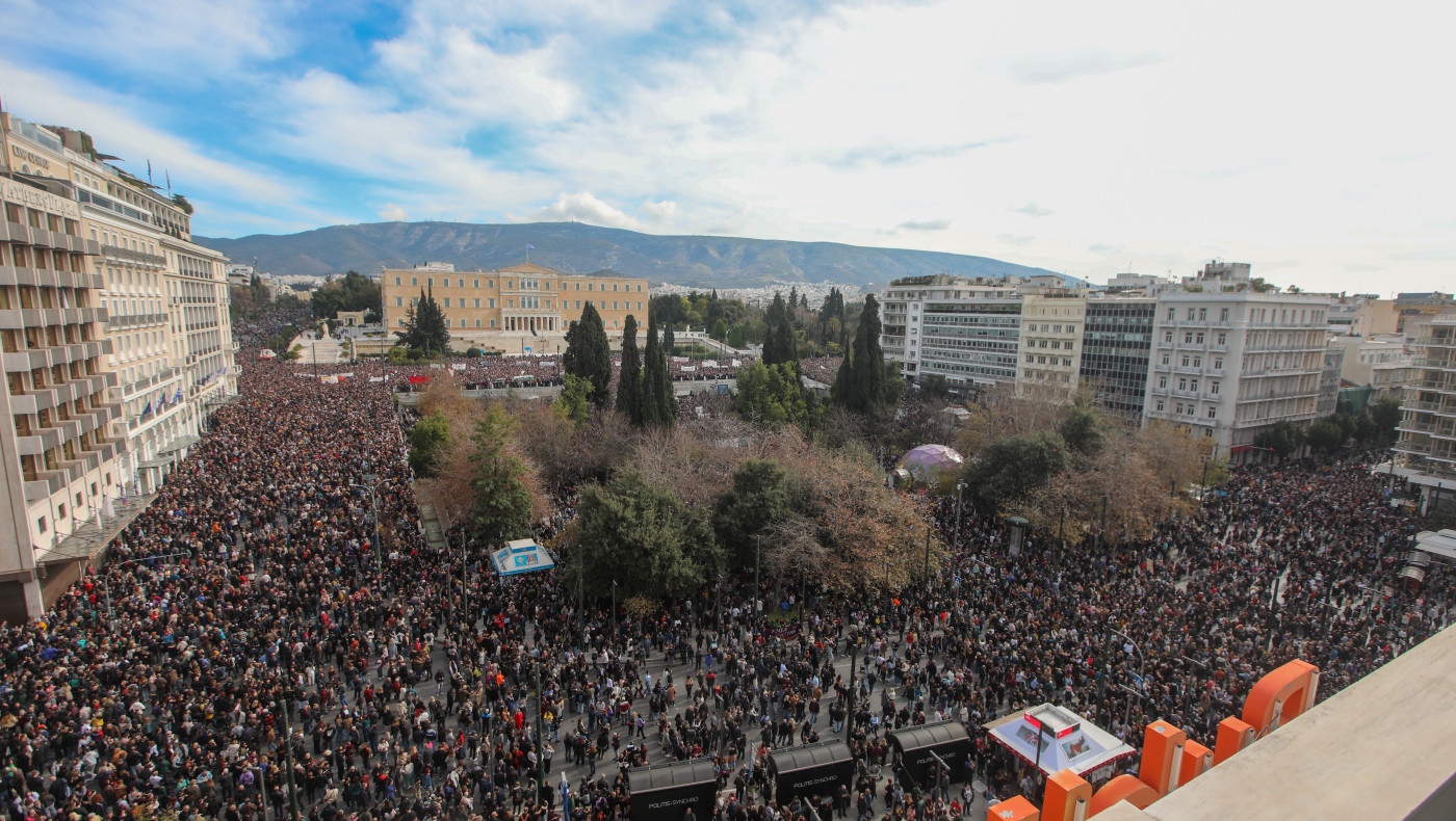 Τέμπη: «Ένας δημοσιογράφος στο Σύνταγμα, 4 συνεργεία της ΕΡΤ στη Μητρόπολη»