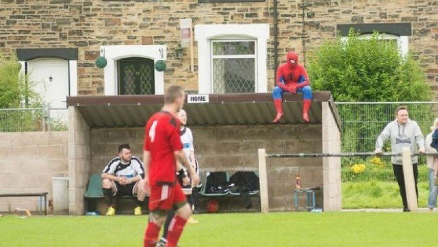 Ένα Spiderman        στον     πάγκο      της     Άσινγκτον