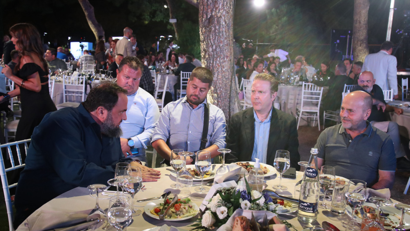 Δ.Σ. Super League-Μαρινάκης σε Ηλιόπουλο: «Για ποια οικονομία μιλάς; Σε χασαποταβέρνα και μπουζούκια ήσουν»