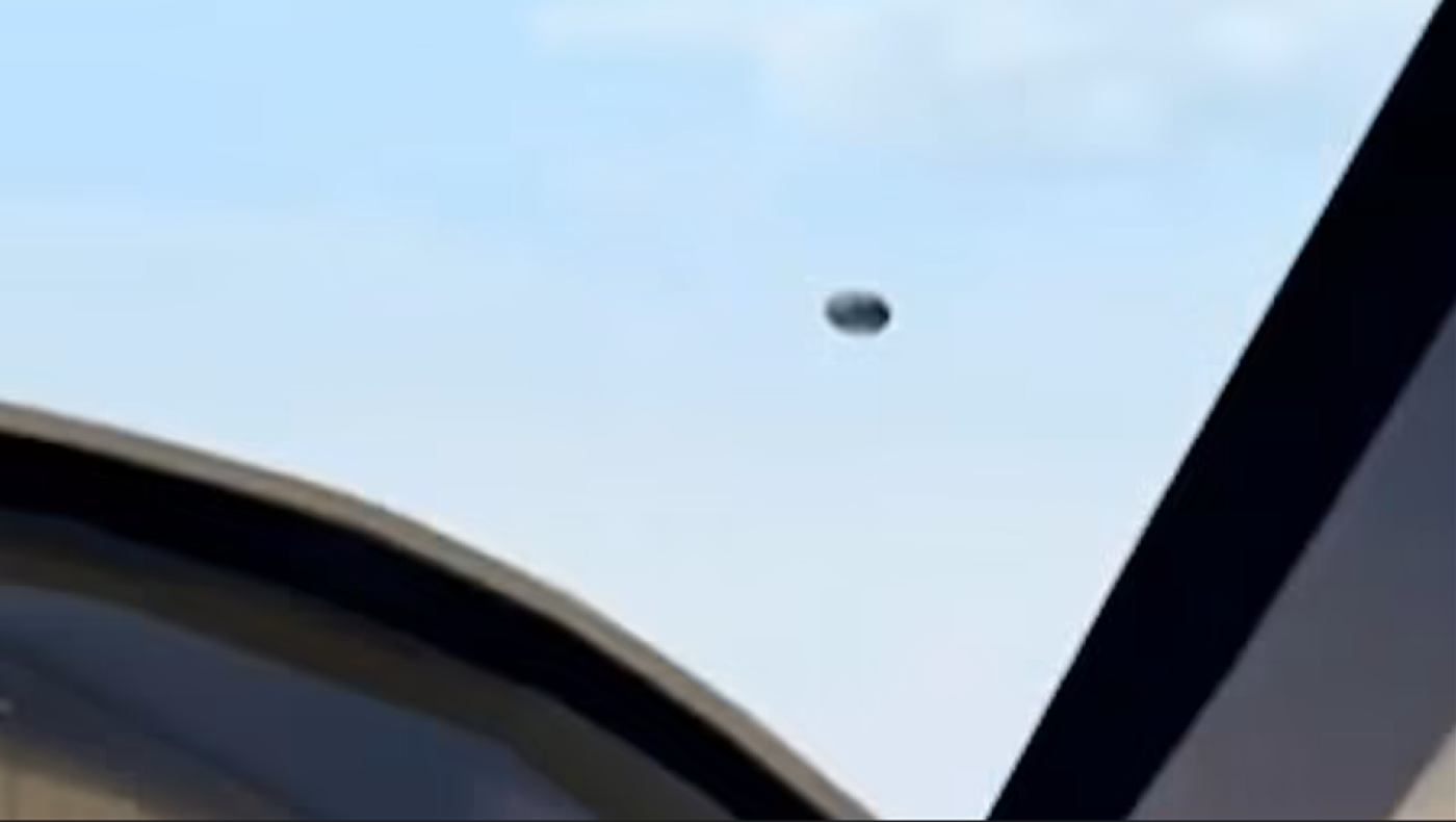 Ανατριχιαστικό ηχητικό-Πιλότος είδε... UFO: «Πέρασε κάτω από το φτερό μου»