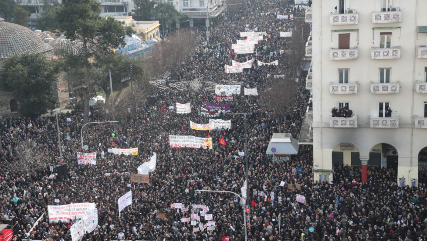 Λαοθάλασσα στη Θεσσαλονίκη για τα Τέμπη: «Βούλιαξε» το κέντρο