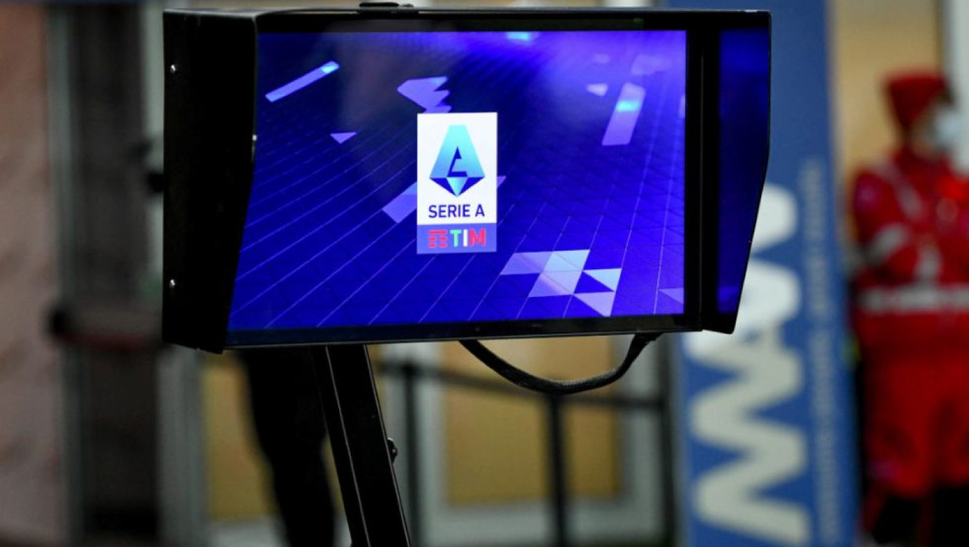 Πρόταση της IFAB στην UEFA: Δύο διαιτητές και αύξηση των αρμοδιοτήτων του VAR