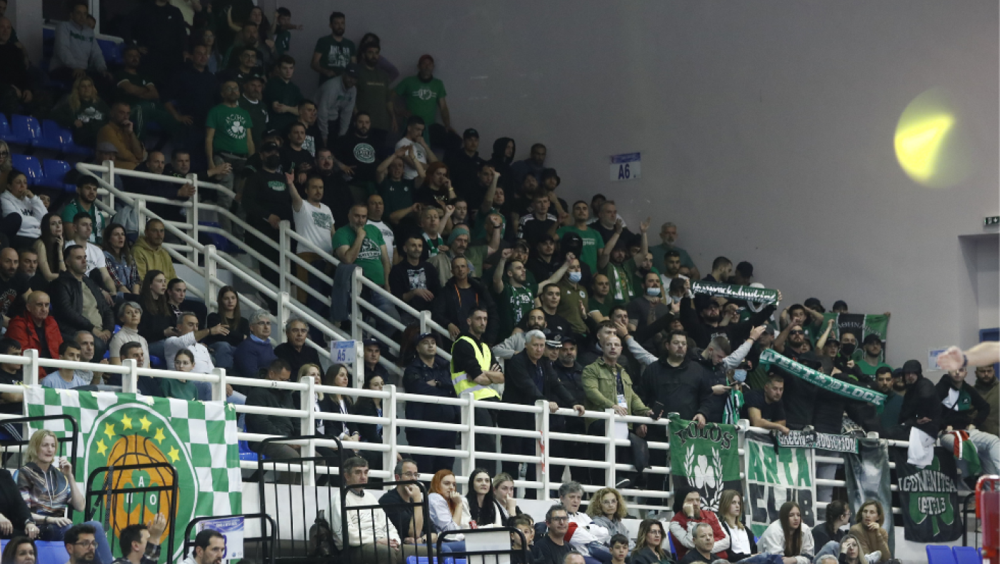 Βόλεϊ-Άρτα: Υπεύθυνος ασφαλείας του Παναθηναϊκού ο «σωτήρας» του φιλάθλου που κατέρρευσε