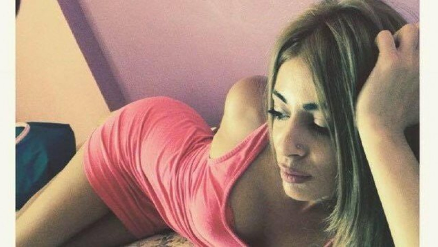 Ψυχολόγος αναλύει τις σέξι πόζες της Αρναούτη στο ίντερνετ (ΒΙΝΤΕΟ)