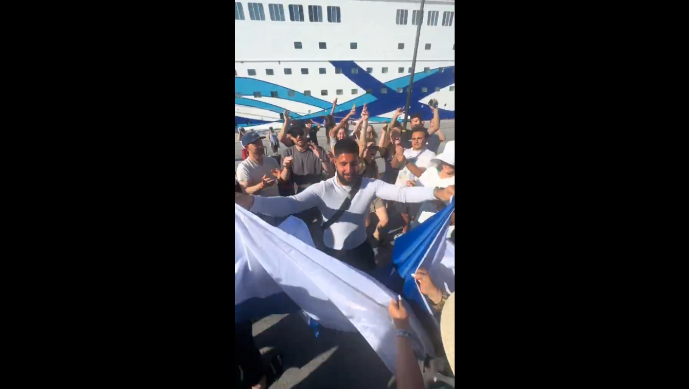 Ρόδος: Ισραηλινοί χορεύουν με απλωμένη σημαία ενώ αποδεκατίζεται η Γάζα