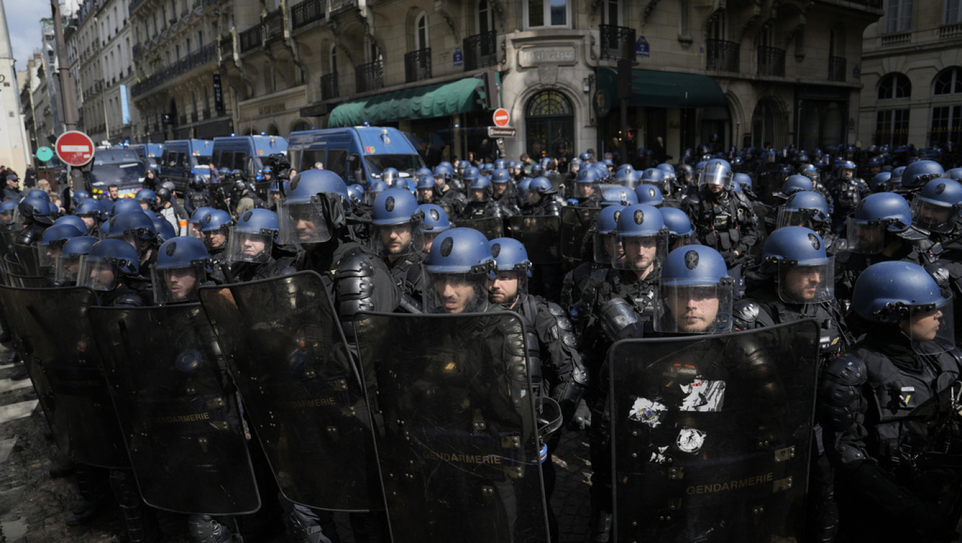 Η Γαλλία έπηξε στην καταστολή-80.000 αστυνομικοί στους δρόμους!