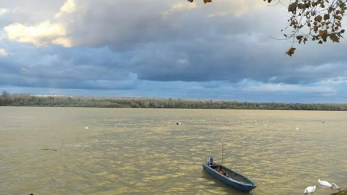 Ανατράπηκε σκάφος στον Δούναβη: Ένας νεκρός, τρεις αγνοούμενοι