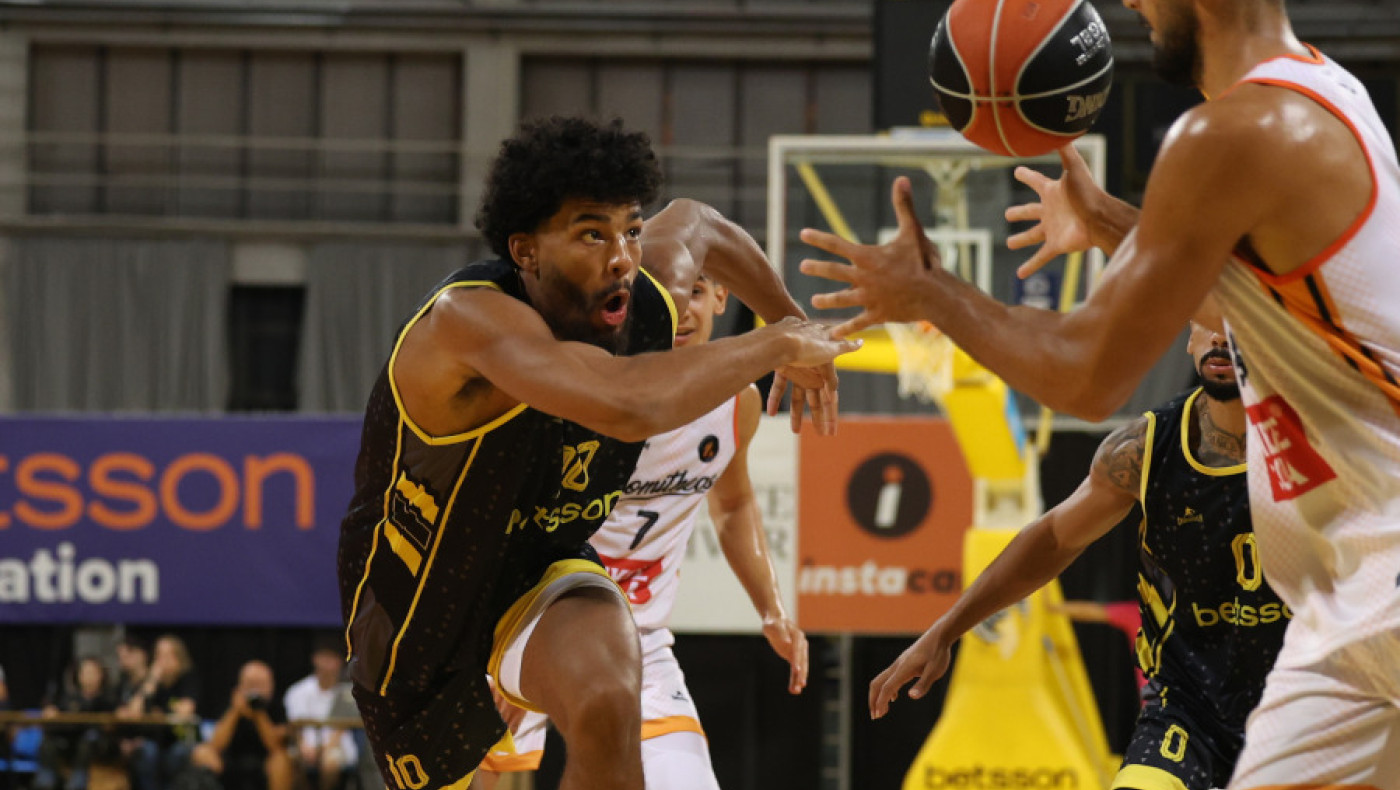 Άρης: Covid ο Φόρεστερ, στη θέση του ο Μερκβιλάτζε για Μαρούσι