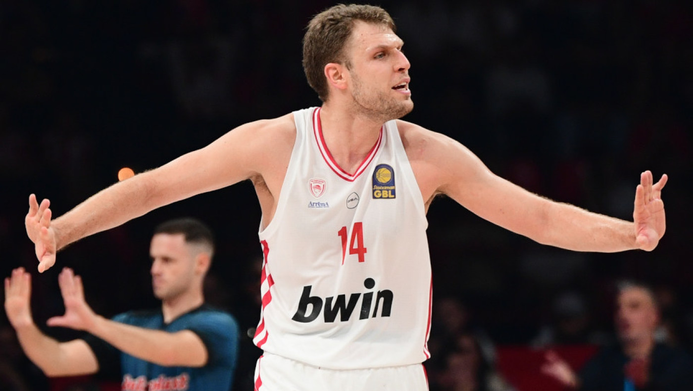 Ο Ολυμπιακός πήρε το πρώτο ντέρμπι αιωνίων με δίδυμο Βεζένκοβ-Ντόρσεϊ