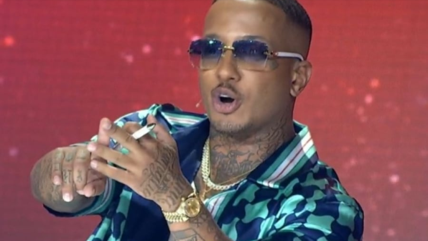 Light: Έδειξε το εσώρουχό του σε live-«Ναι ρε, μαίανδρος»