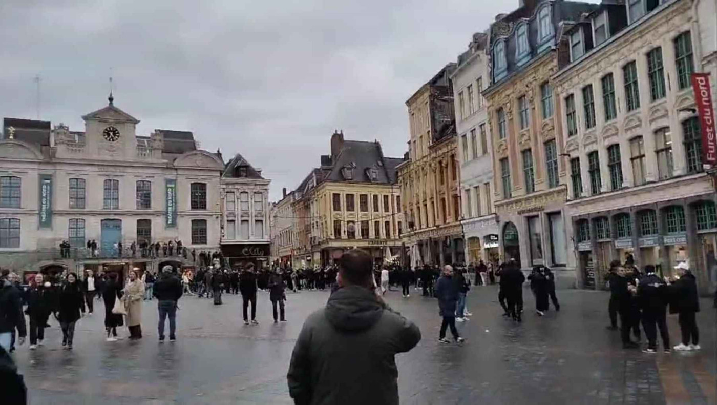 Λιλ-ΠΑΟΚ: Οι οπαδοί του Δικεφάλου πλημμύρισαν τους δρόμους της γαλλικής πόλης (pics, vids)