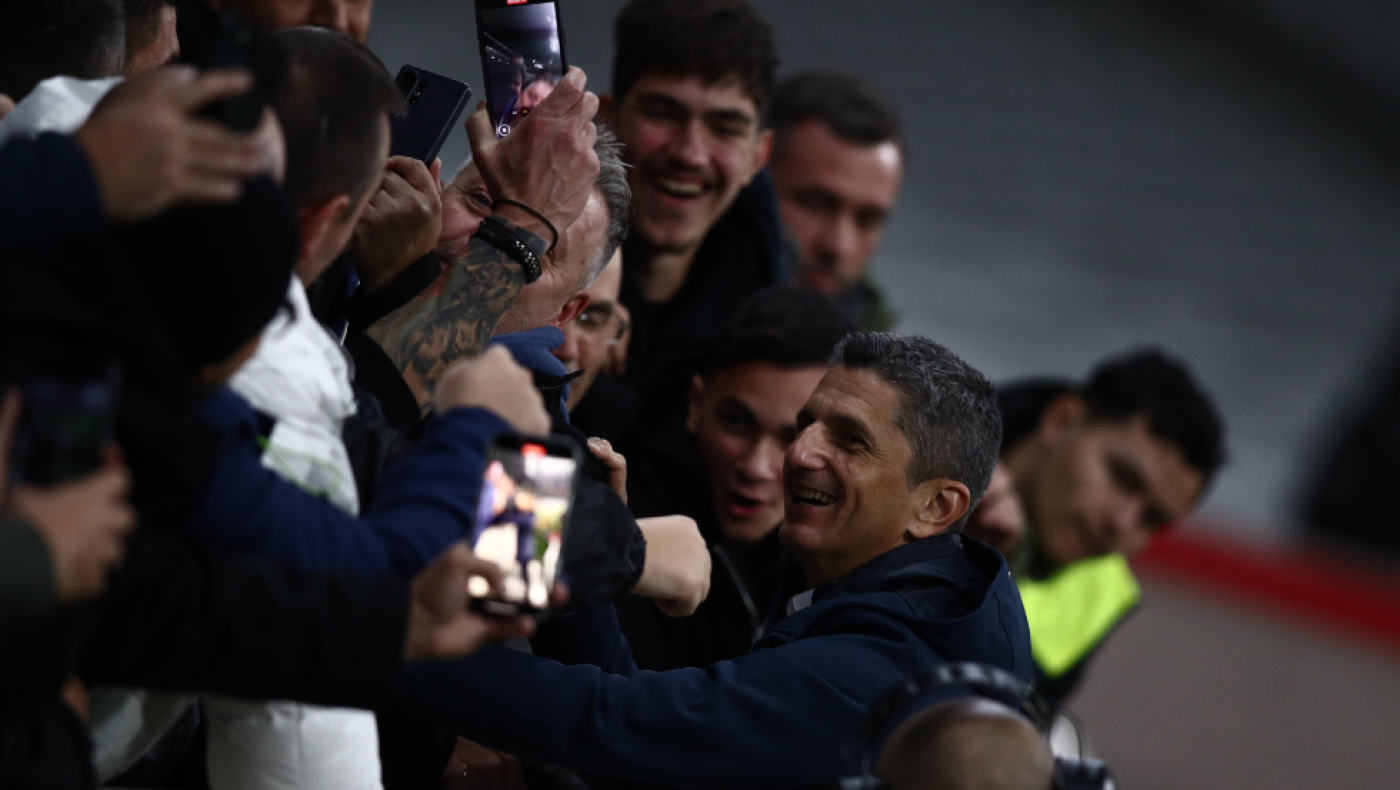 Η απόλυτη αποθέωση του Ραζβάν Λουτσέσκου από την εξέδρα του ΠΑΟΚ