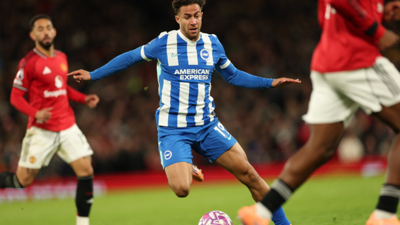 Αποθέωσαν τον Κωστούλα οι οπαδοί της Μπράιτον