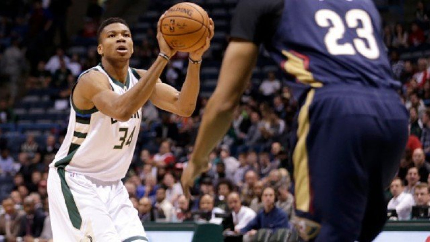 «Τυφώνας» Αντετοκούνμπο, σάρωσε τους Γκρίζλις (videos)