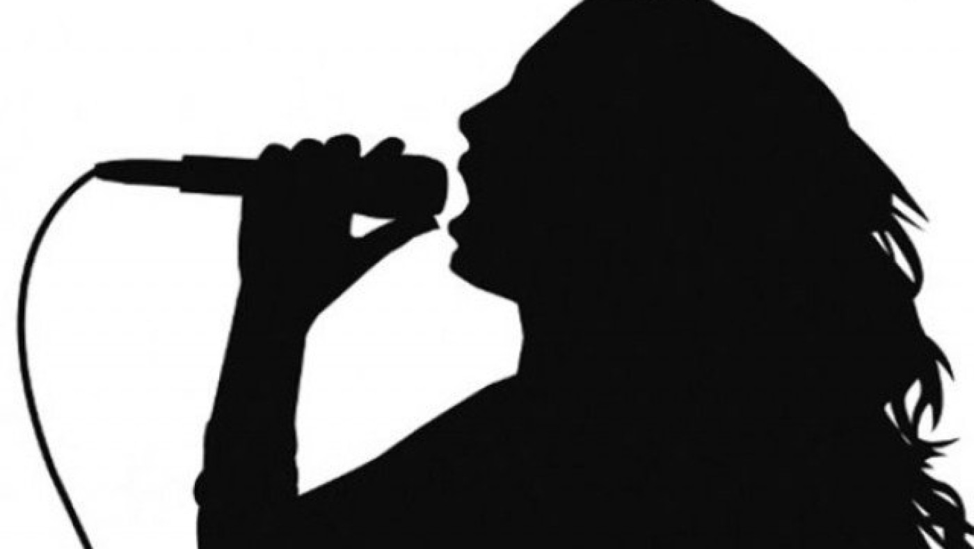 «Όταν γνωρίστηκα με τον σύζυγό μου, έφαγε ένα χαστούκι!» (ΒΙΝΤΕΟ)