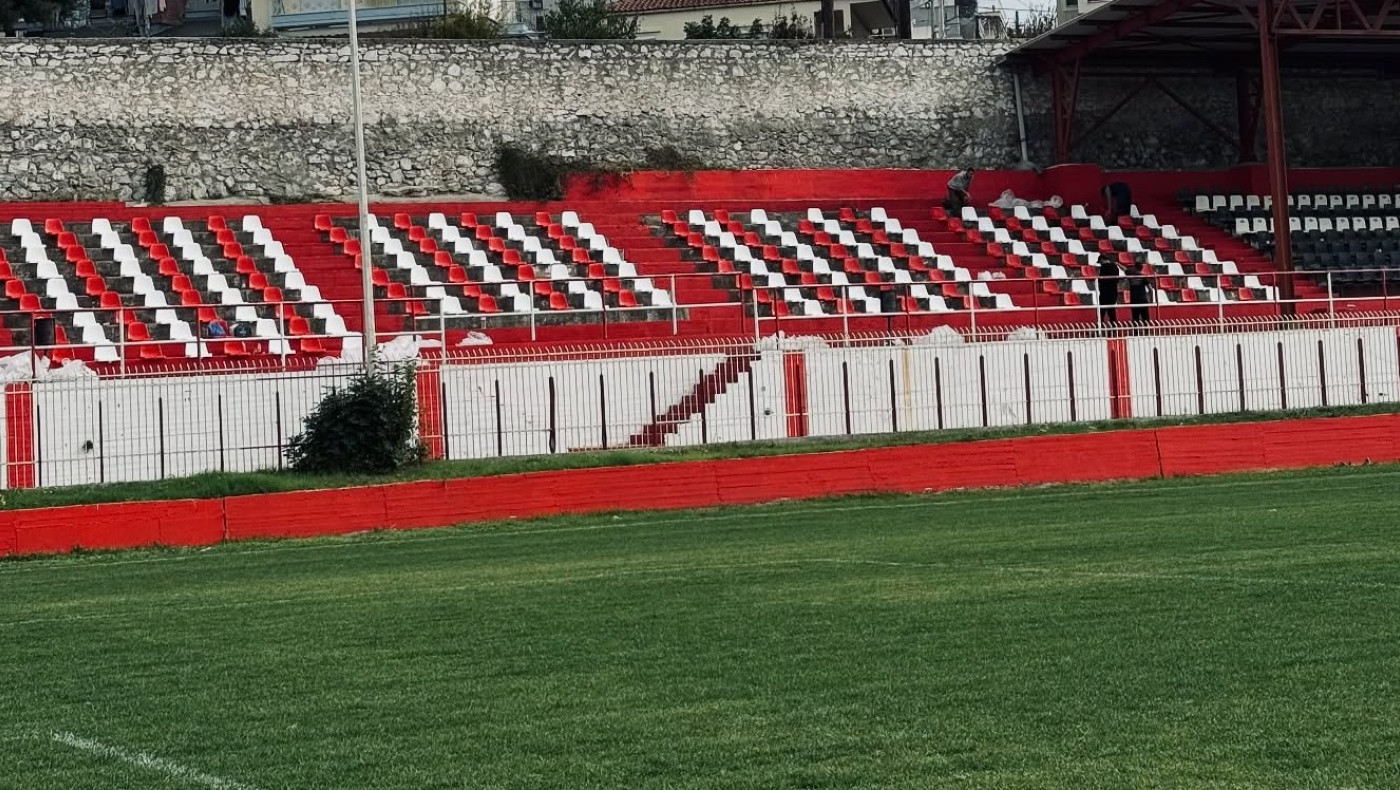 Νέα καθίσματα στο δημοτικό στάδιο Πολίχνης