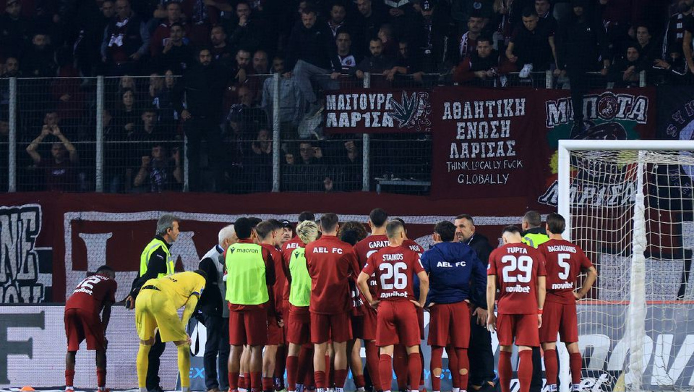 ΑΕΛ: Βαρύ το κλίμα μετά την ήττα από τον Λεβαδειακό - Γκάζια οπαδών σε παίκτες