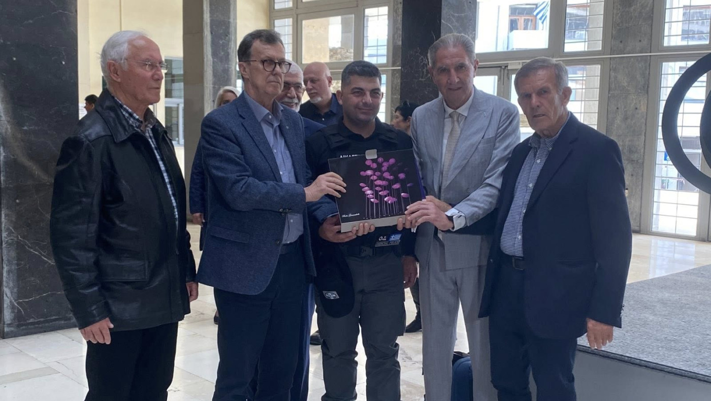 Βένος, Κούης, Αποστολίδης Αϊδινίου τίμησαν τον ήρωα αστυνομικό που έσωσε ένα παιδί και δύο ηλικιωμένους!!