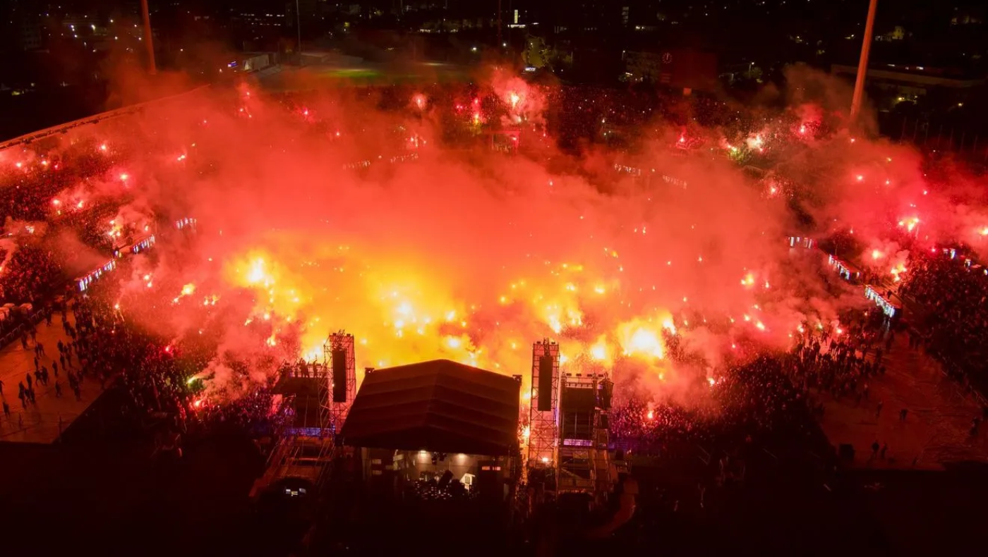 «Φλέγεται» το Καυτανζόγλειο: 40.000 θεατές στη μεγάλη συναυλία του ΛΕΞ