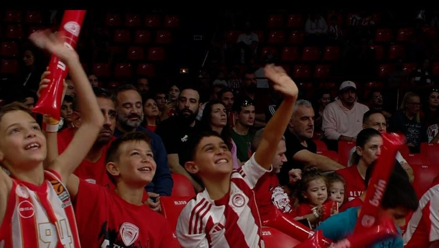 Ολυμπιακός: Τρίποντο του Έβανς και... σταυροί στην εξέδρα!