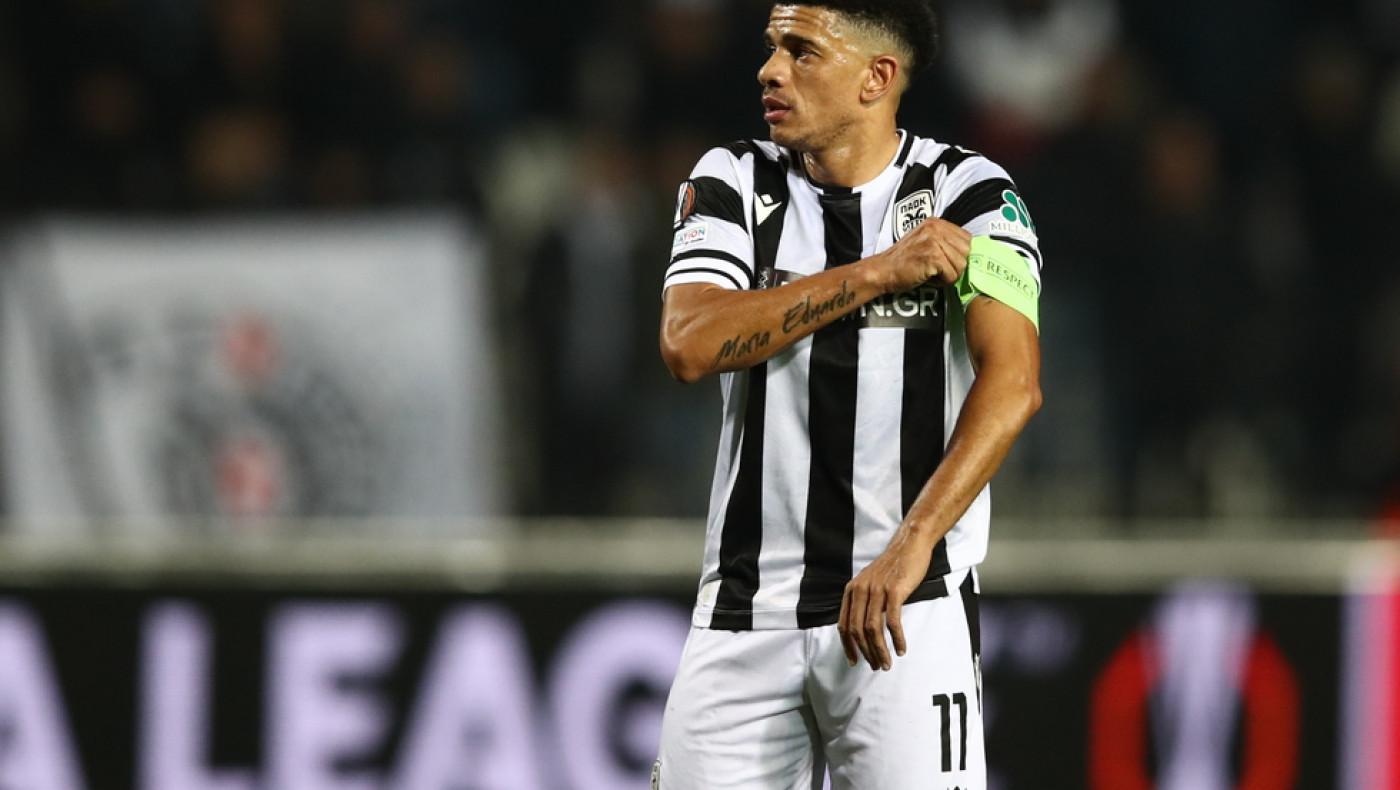 Λουτσέσκου-Τάισον: Η αγκαλιά και το φιλί στο «πάρτι» με τη Γιουνγκ Μπόις!