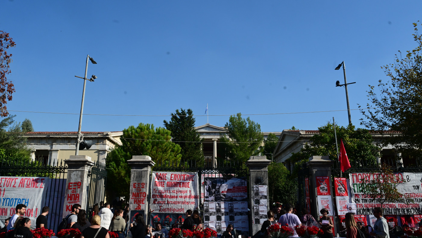 Σοβαρά επεισόδια με ξυλοδαρμούς από την ΑΡΑΣ στο Πολυτεχνείο