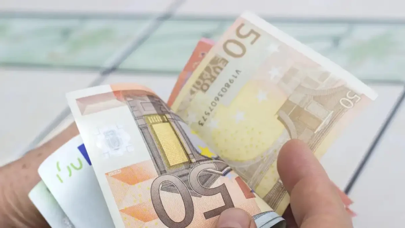 Προπληρωμένες κάρτες επιδομάτων: Πότε θα γίνει η κλήρωση για τα 1.000 ευρώ