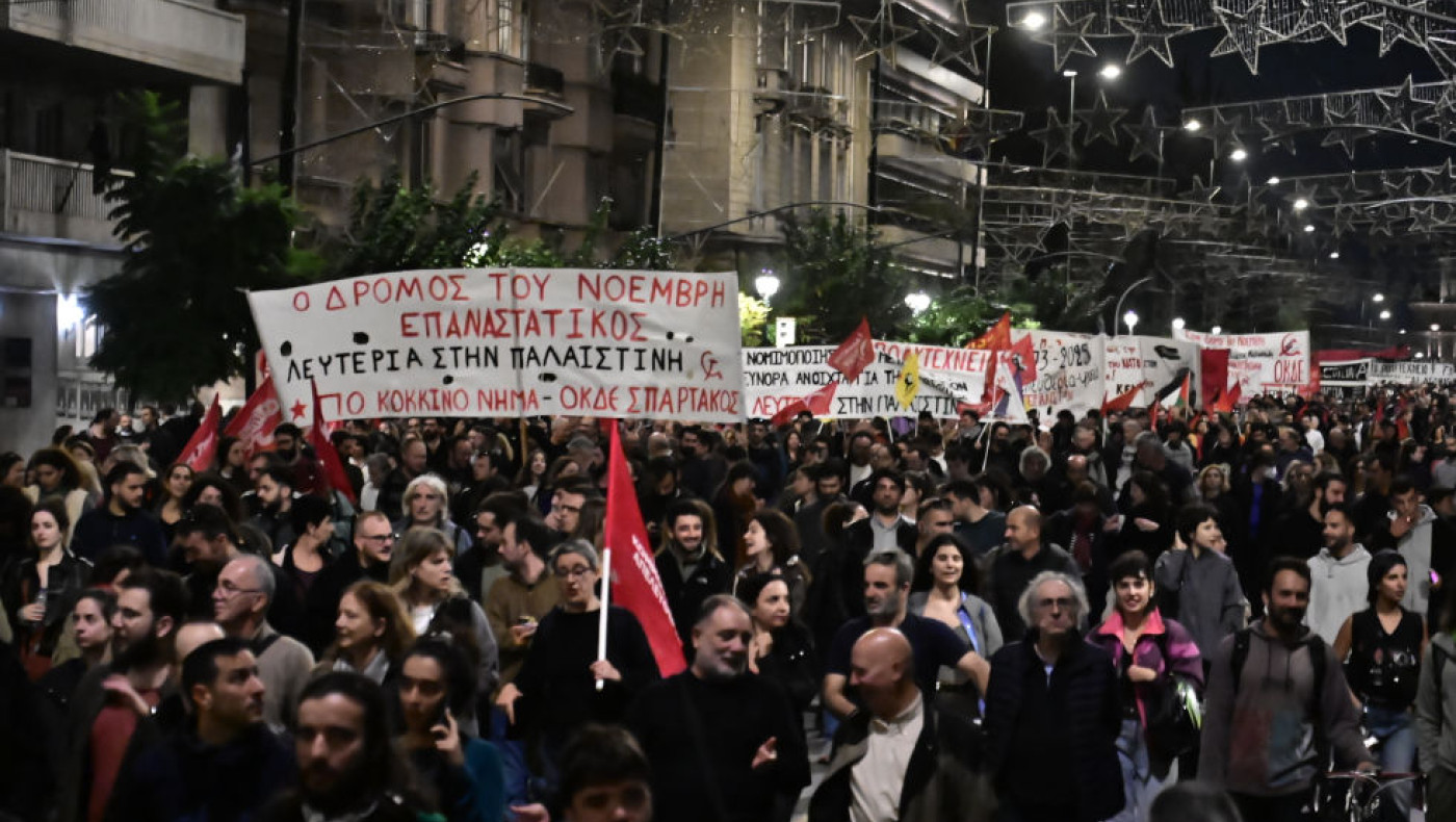 «Εδώ Πολυτεχνείο» 52 χρόνια μετά: Χιλιάδες πολίτες στους δρόμους