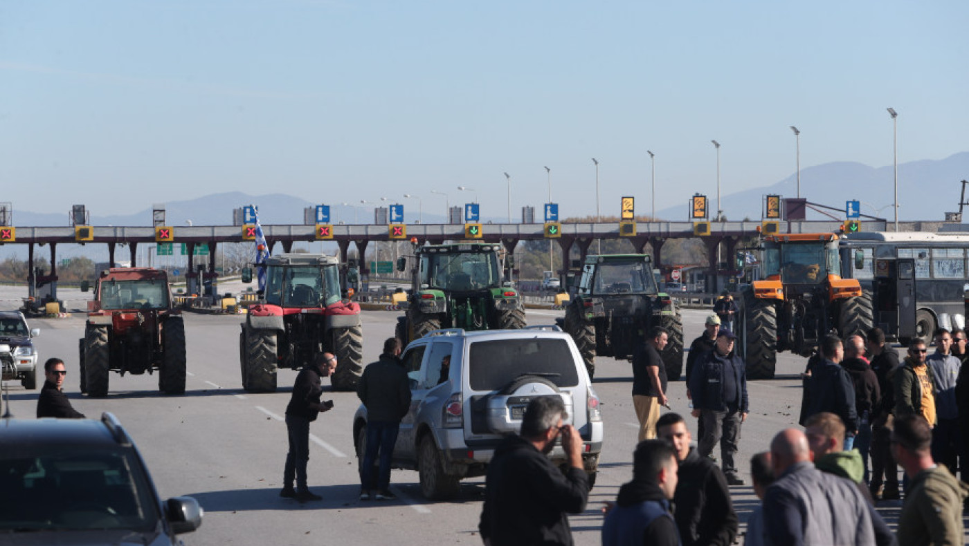 Θεσσαλονίκη: Αγροτικό μπλόκο στα διόδια των Μαλγάρων