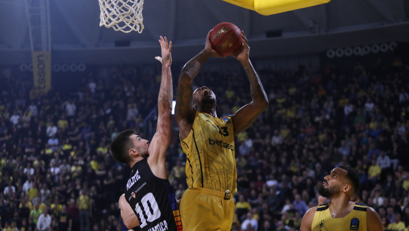 Άρης-Η παρακάμερα: Οι αθέατες στιγμές του αγώνα με την Κλουζ