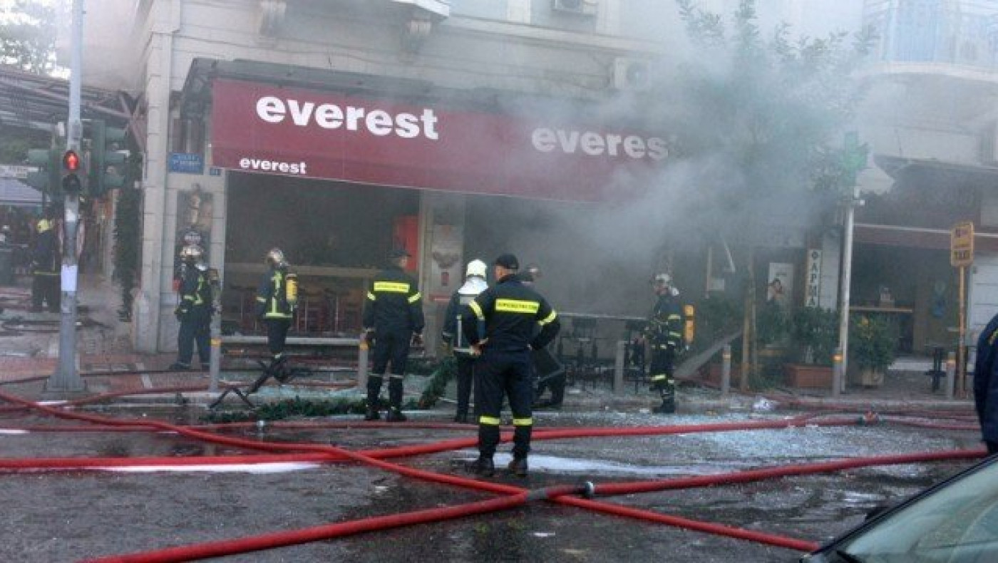 Αθήνα: Μία νεκρή από έκρηξη στα Everest στην πλατεία Βικτωρίας!