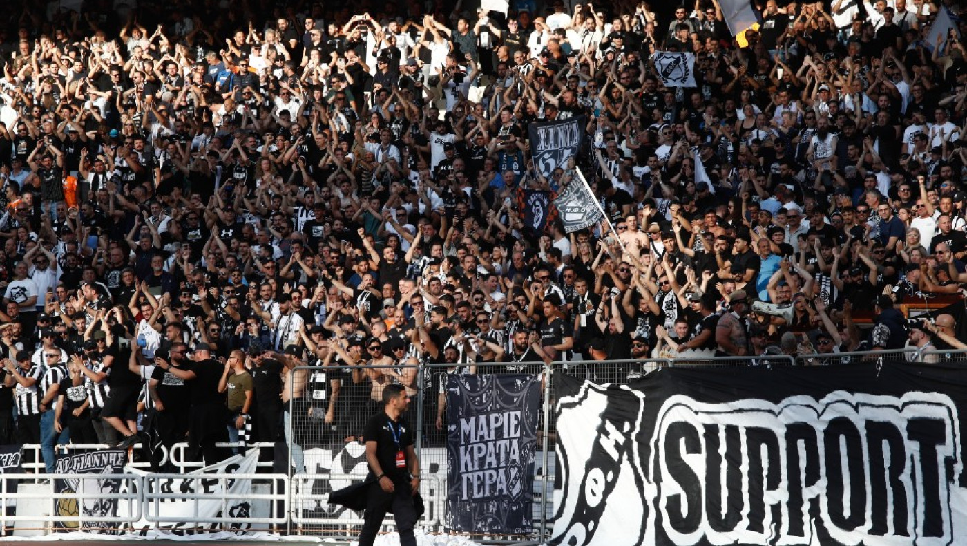 Πανό των οπαδών του ΟΦΗ στο Παγκρήτιο για τον δολοφονημένο φίλο του ΠΑΟΚ