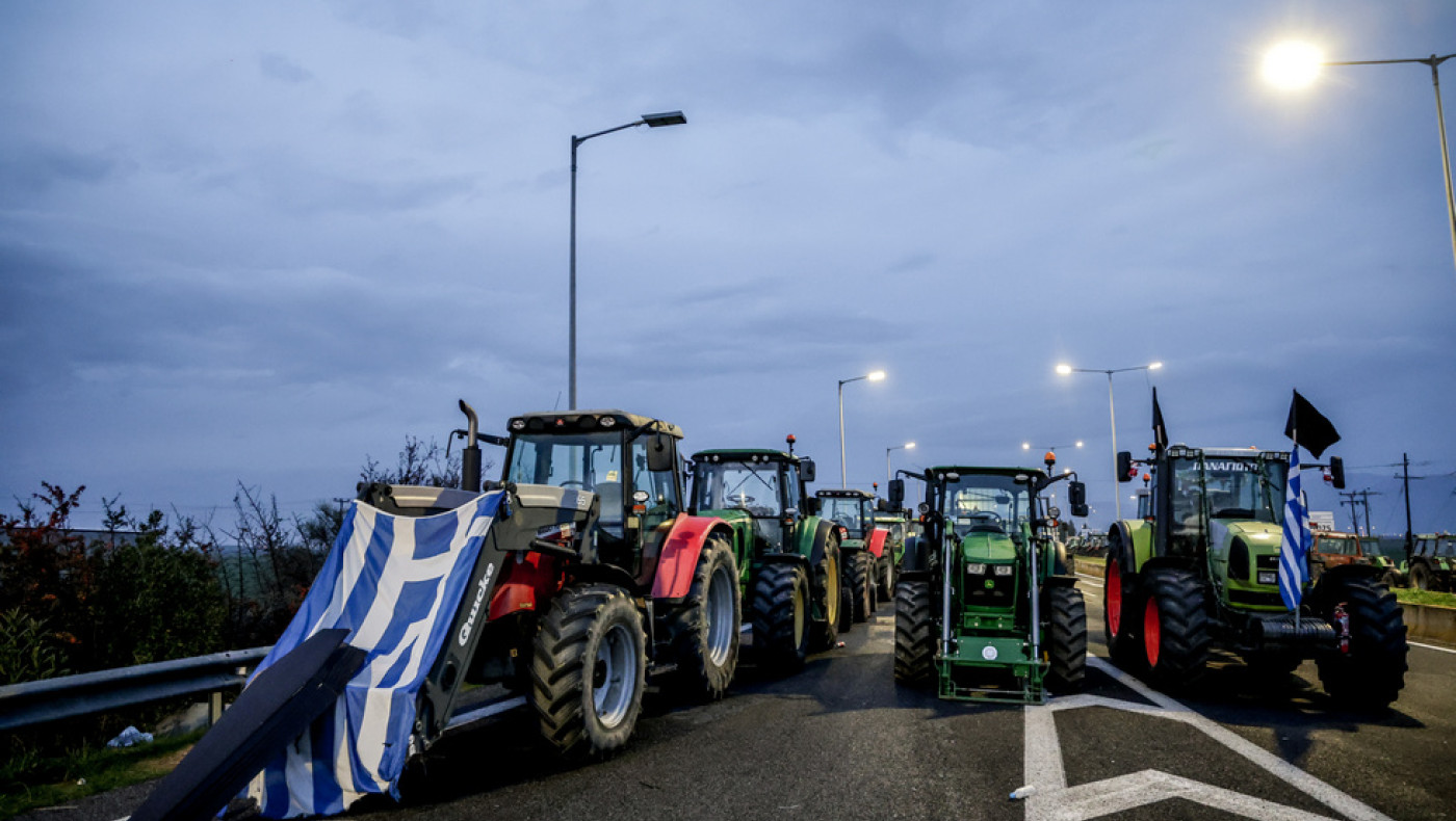 Θεσσαλονίκη-Αγρότες: Παραμένουν τα τρακτέρ στα Μάλγαρα με ανοιχτούς τους δρόμους