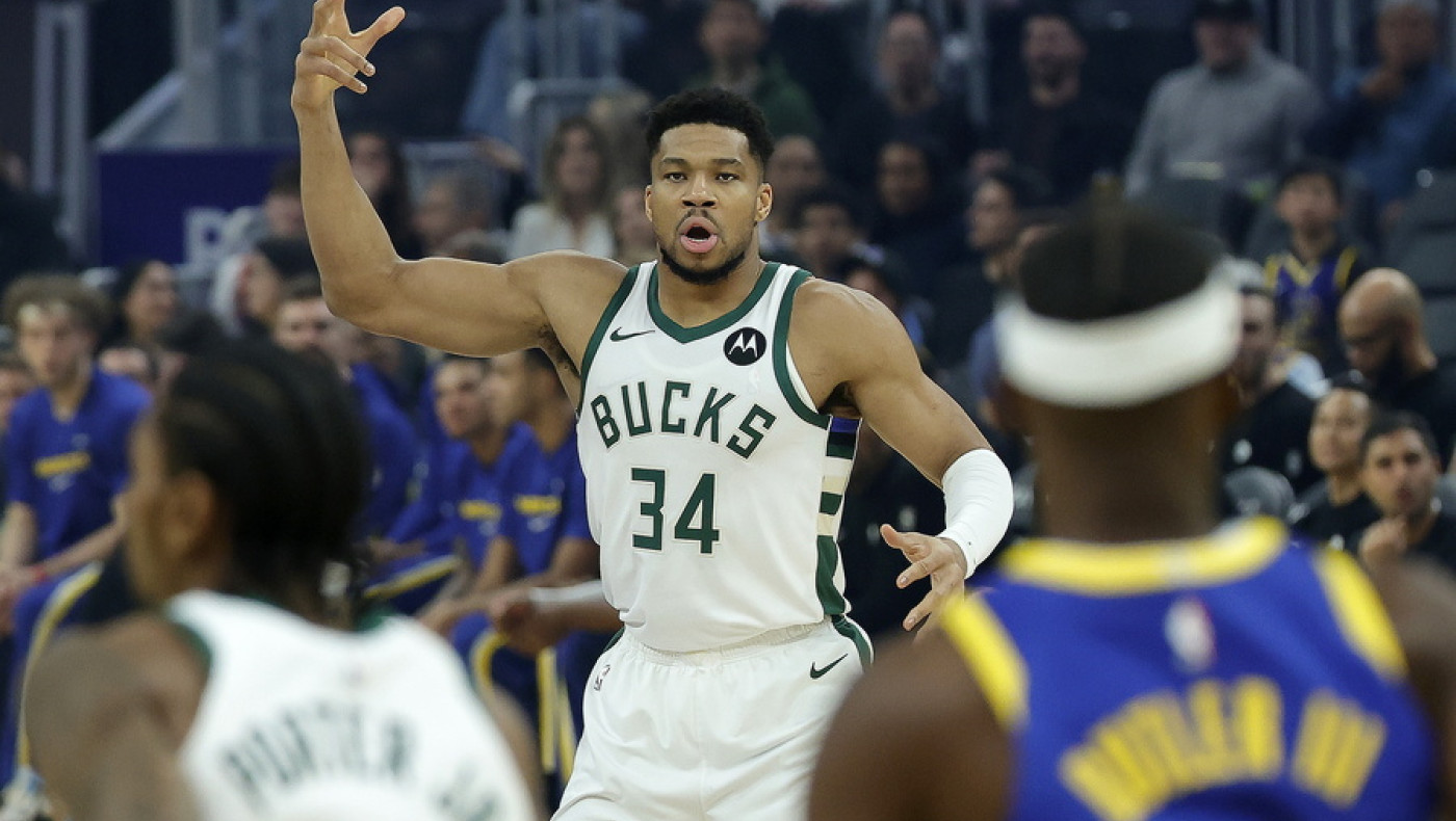 NBA: Ήττα των Μπακς από τους Θάντερ παρά τον «διπλό» Αντετοκούνμπο