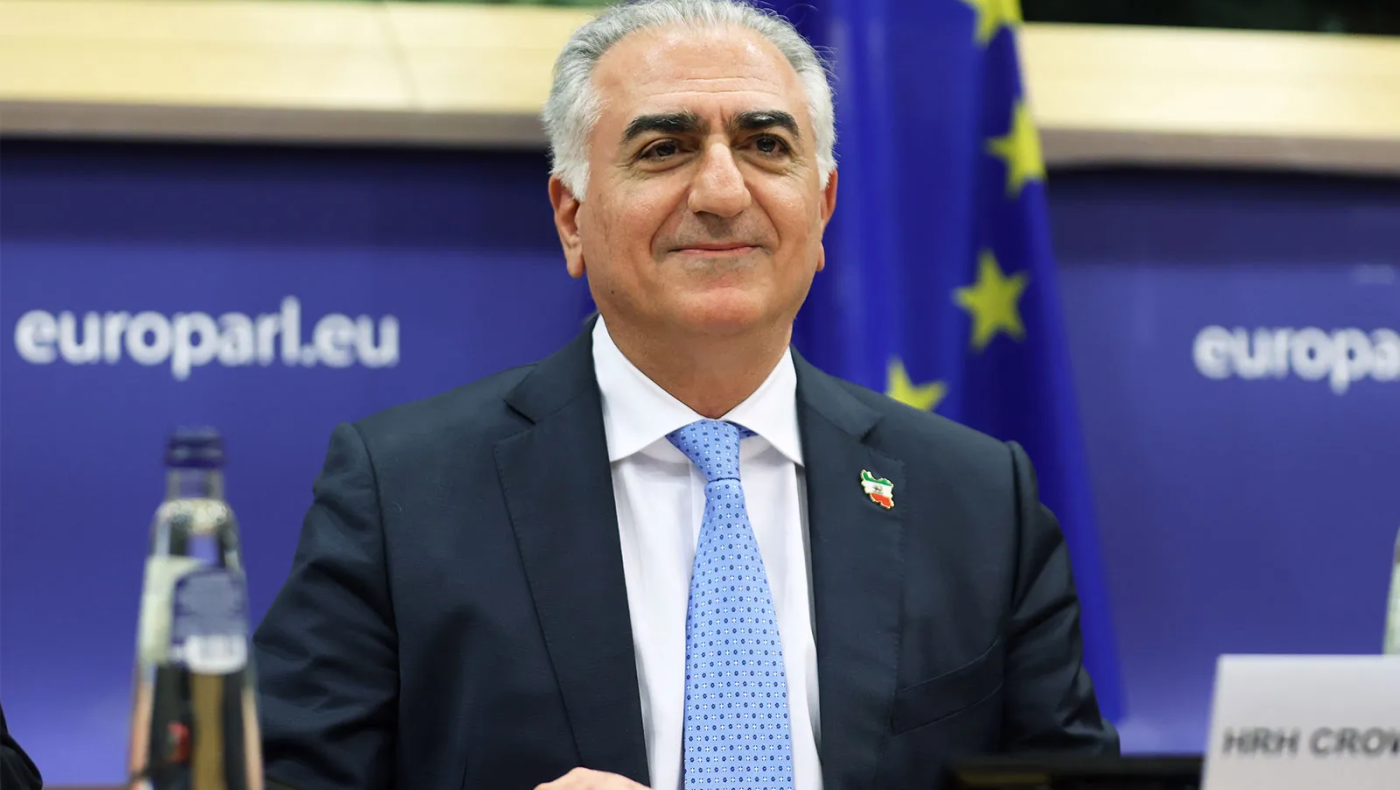 Ρεζά Παχλαβί﻿: Ποιος είναι ο εξόριστος πρίγκιπας που δηλώνει έτοιμος να κυβερνήσει